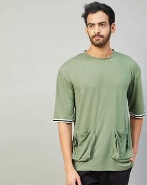 crew-neck t-shirt with zipper pockets