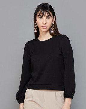 crew-neck top with full sleeves