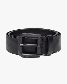 crinkle crust leather belt with buckle closure
