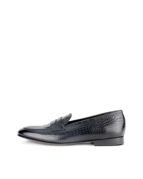 croc-embossed round-toe loafers