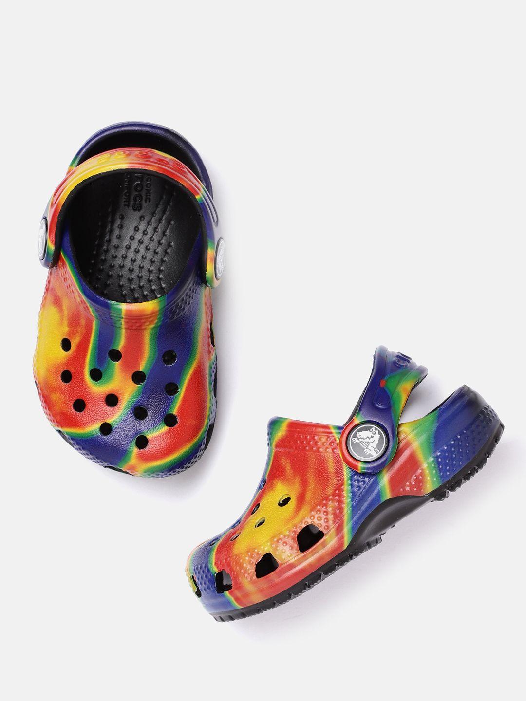 crocs kids navy blue & red printed classic solarized cgt croslite clogs