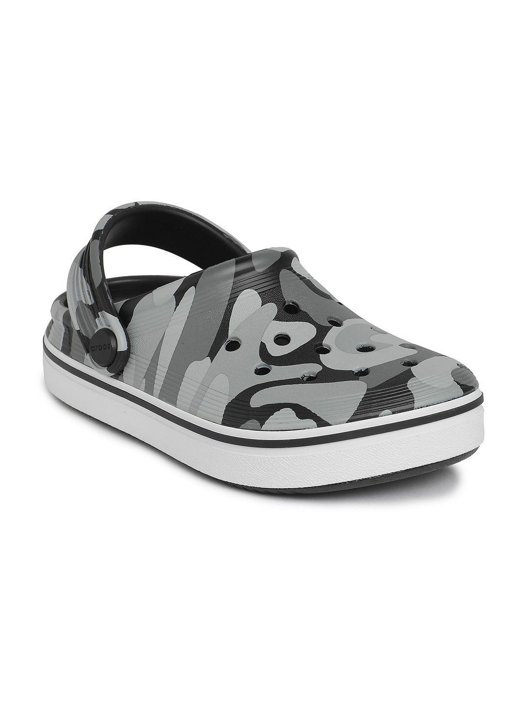 crocs kids off court camo printed croslite clogs