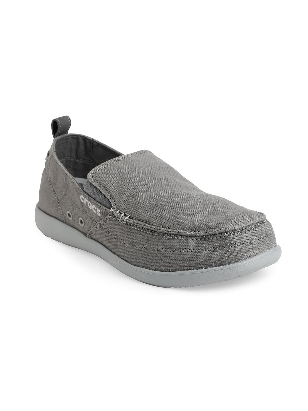 crocs men grey woven design croslite loafers