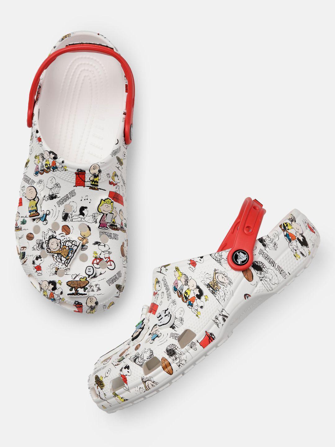 crocs men peanuts print croslite clogs with laser cut & jibbits