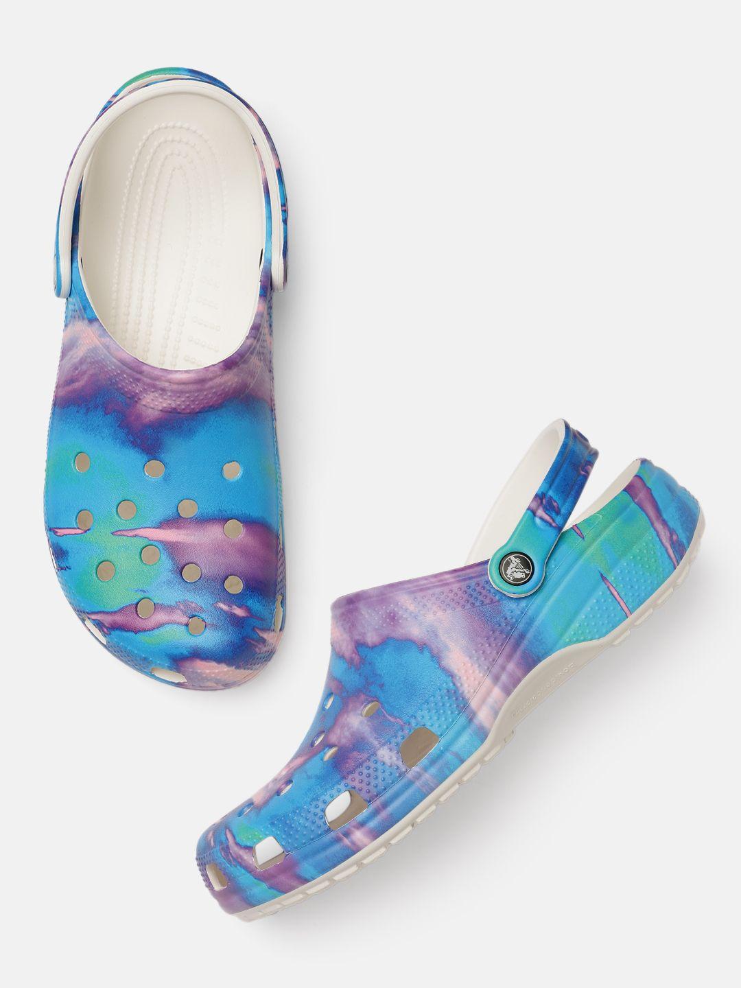 crocs unisex blue printed classic out of this world clogs