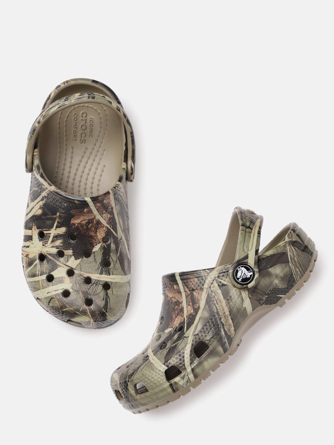 crocs unisex kids olive green & brown printed croslite clogs