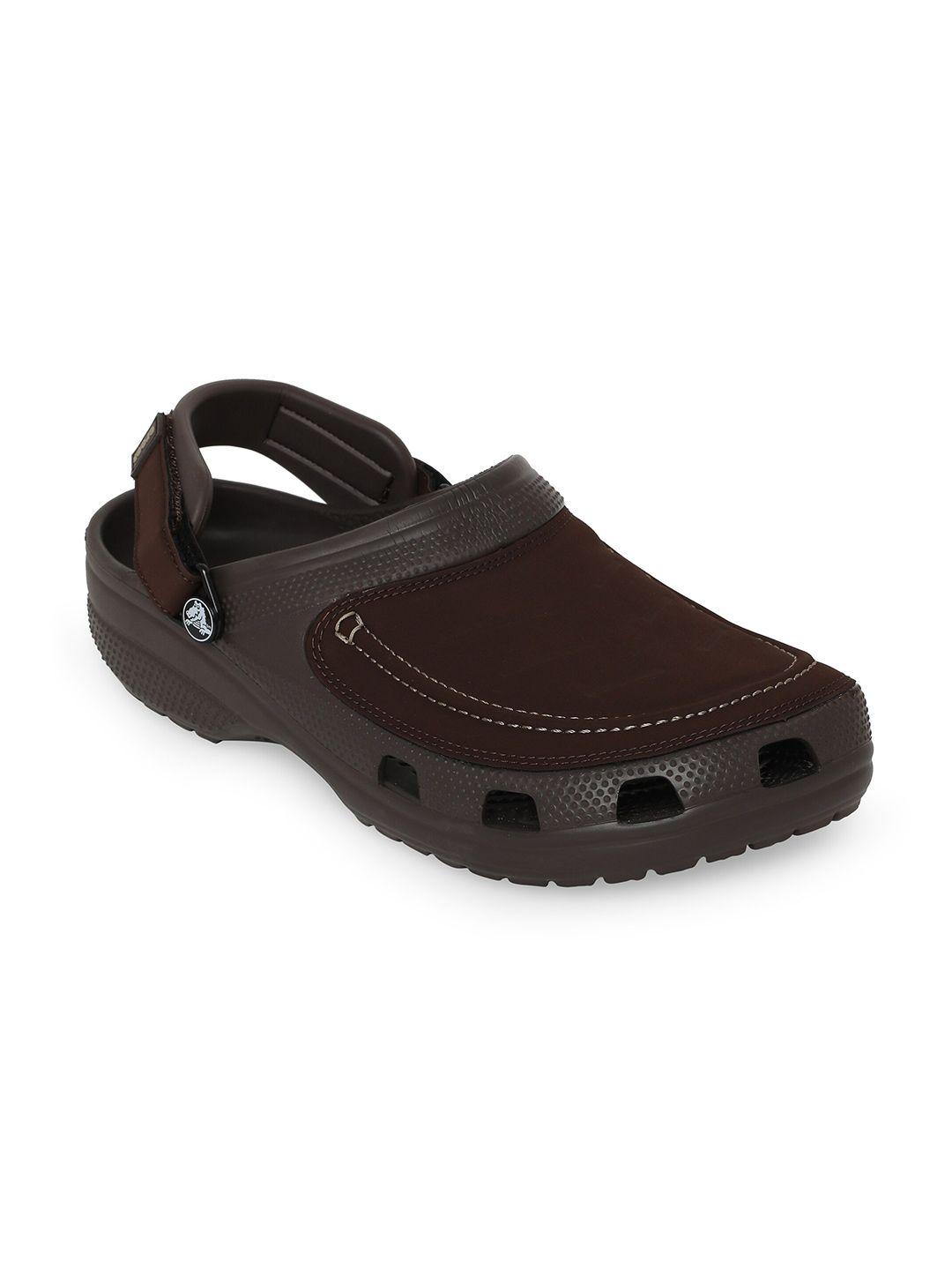 crocs yukon  men brown clogs