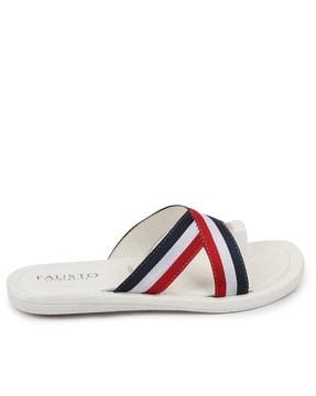 cross strapped flip-flops with toe-ring