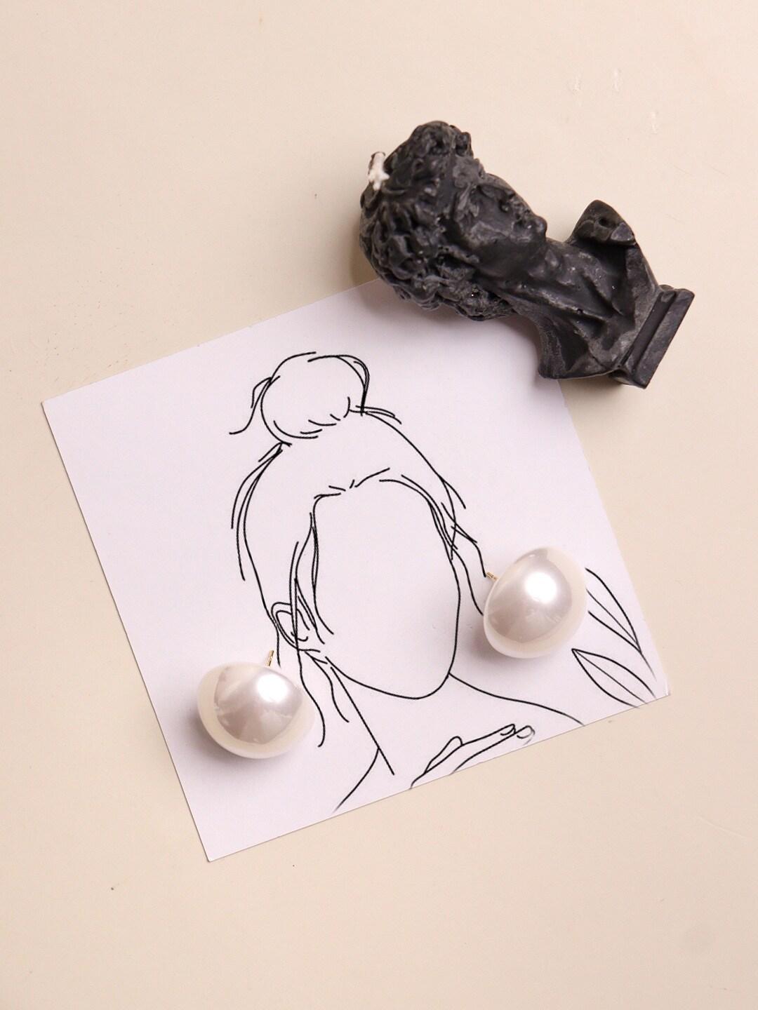curio cottage white contemporary studs earrings