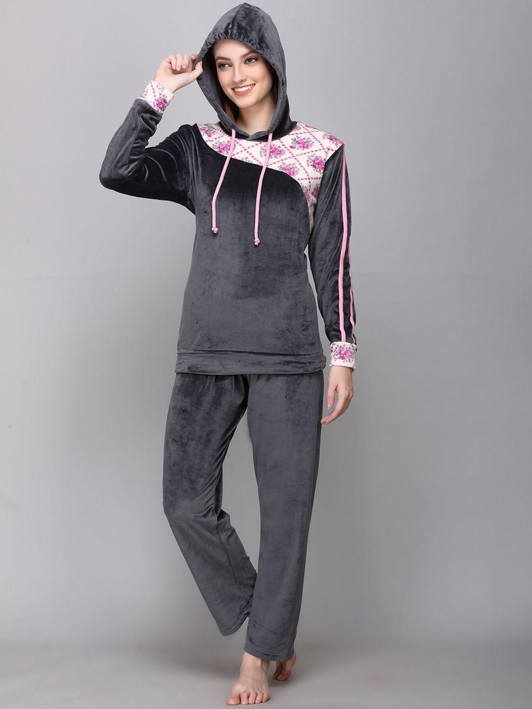 cushybee-women-grey-&-pink-floral-printed-hooded-velvet-winter-night-suit