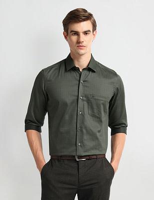 cutaway collar cotton shirt