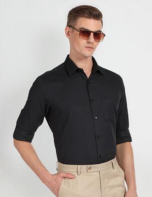 cutaway collar geometric print shirt