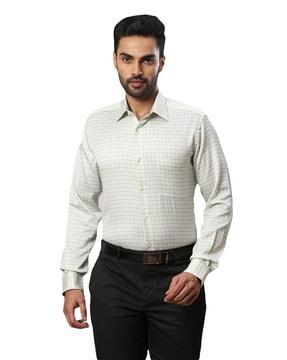 cutaway collar regular fit shirt