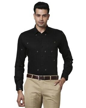 cutaway collar regular fit shirt