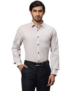 cutaway collar regular fit shirt