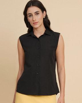 cutaway-collar shirt with button-down detail