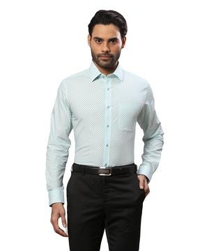 cutaway collar slim fit shirt