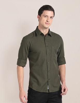 cutaway collar solid shirt