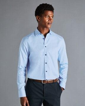 cutaway-collar twill solid shirt