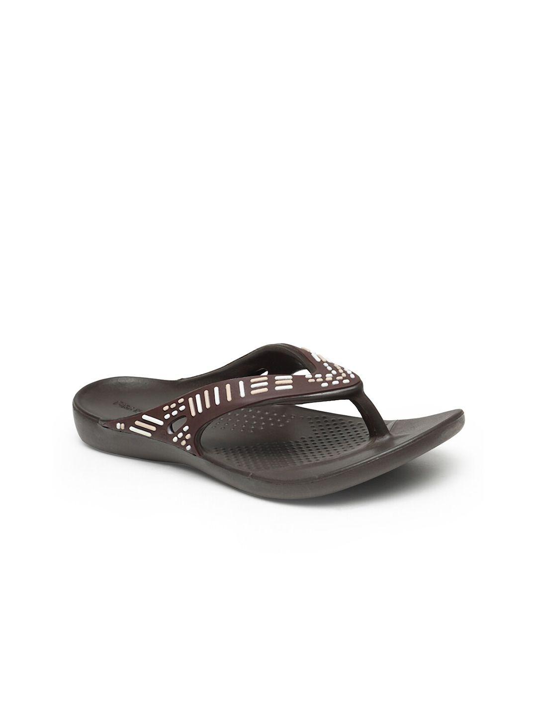 da naturo italy women brown rubber thong flip-flops