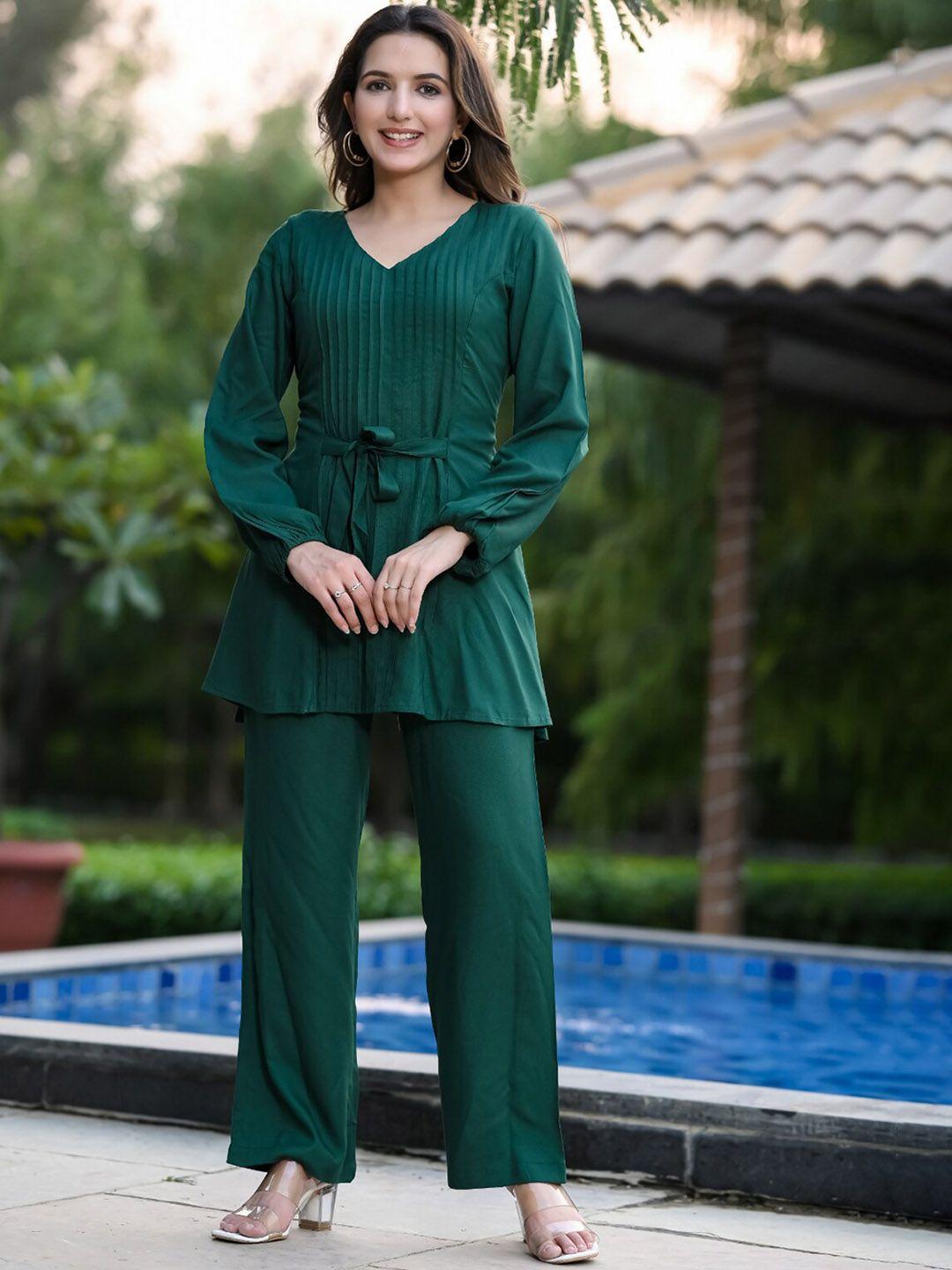daevish v-neck top with trousers