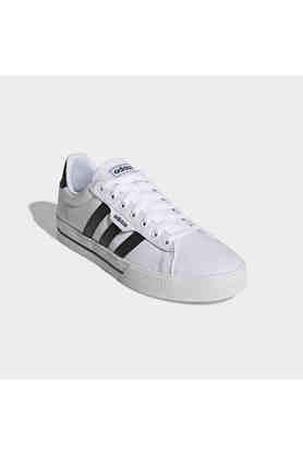 daily 3.0 synthetic lace up men's sport shoes - white