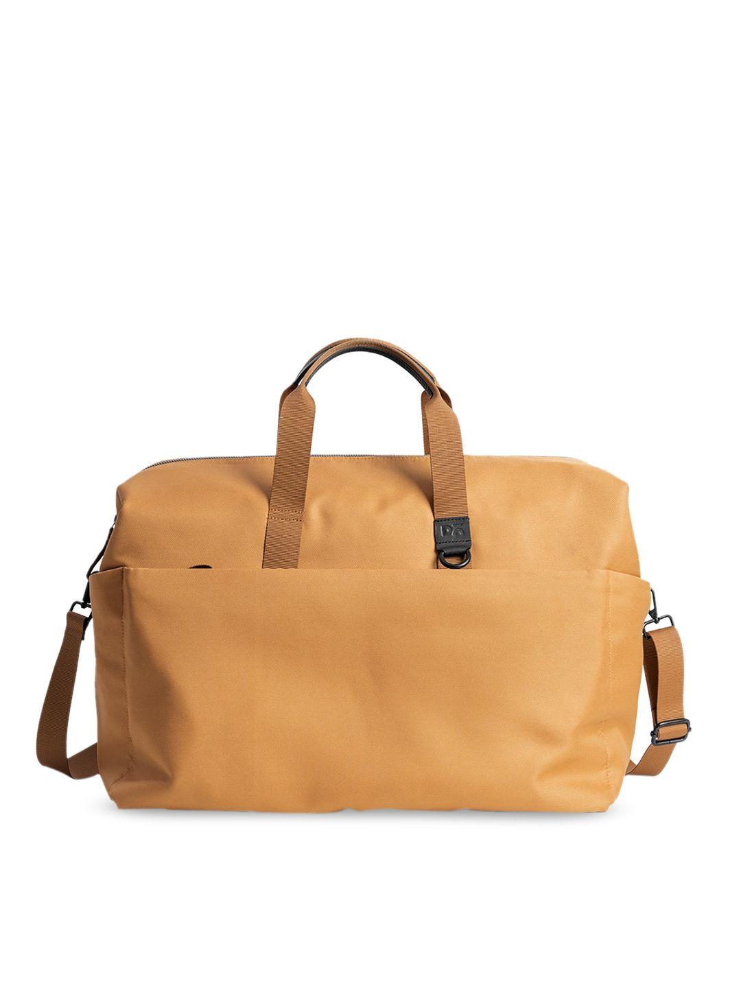 dailyobjects 100% recycled amber gravity travel duffle bag