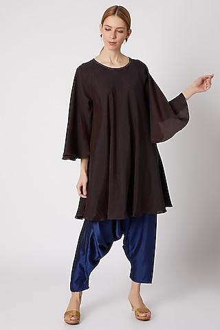 dark brown raglan sleeved top