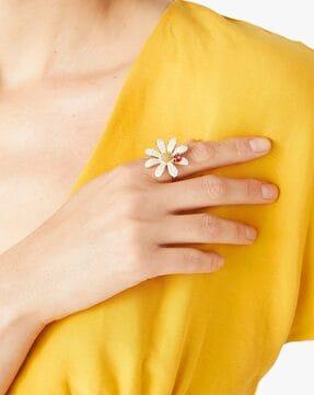 dazzling daisy ring