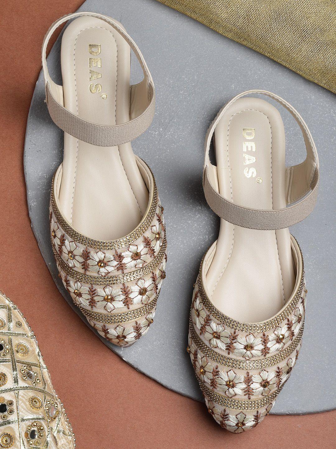 deas women cream-coloured mojaris flats