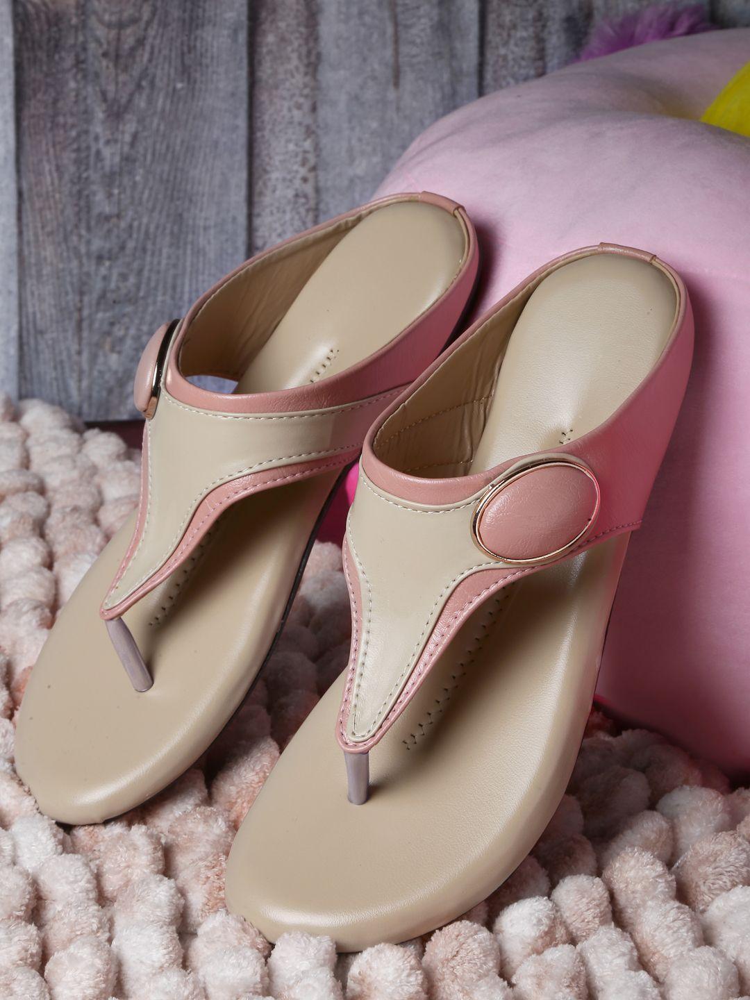 deas women cream-coloured solid ballerinas