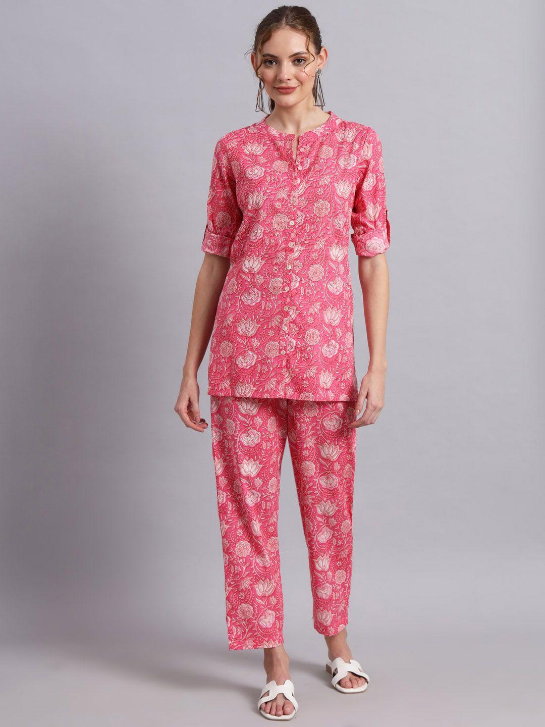 deckedup printed round neck shirt with trousers