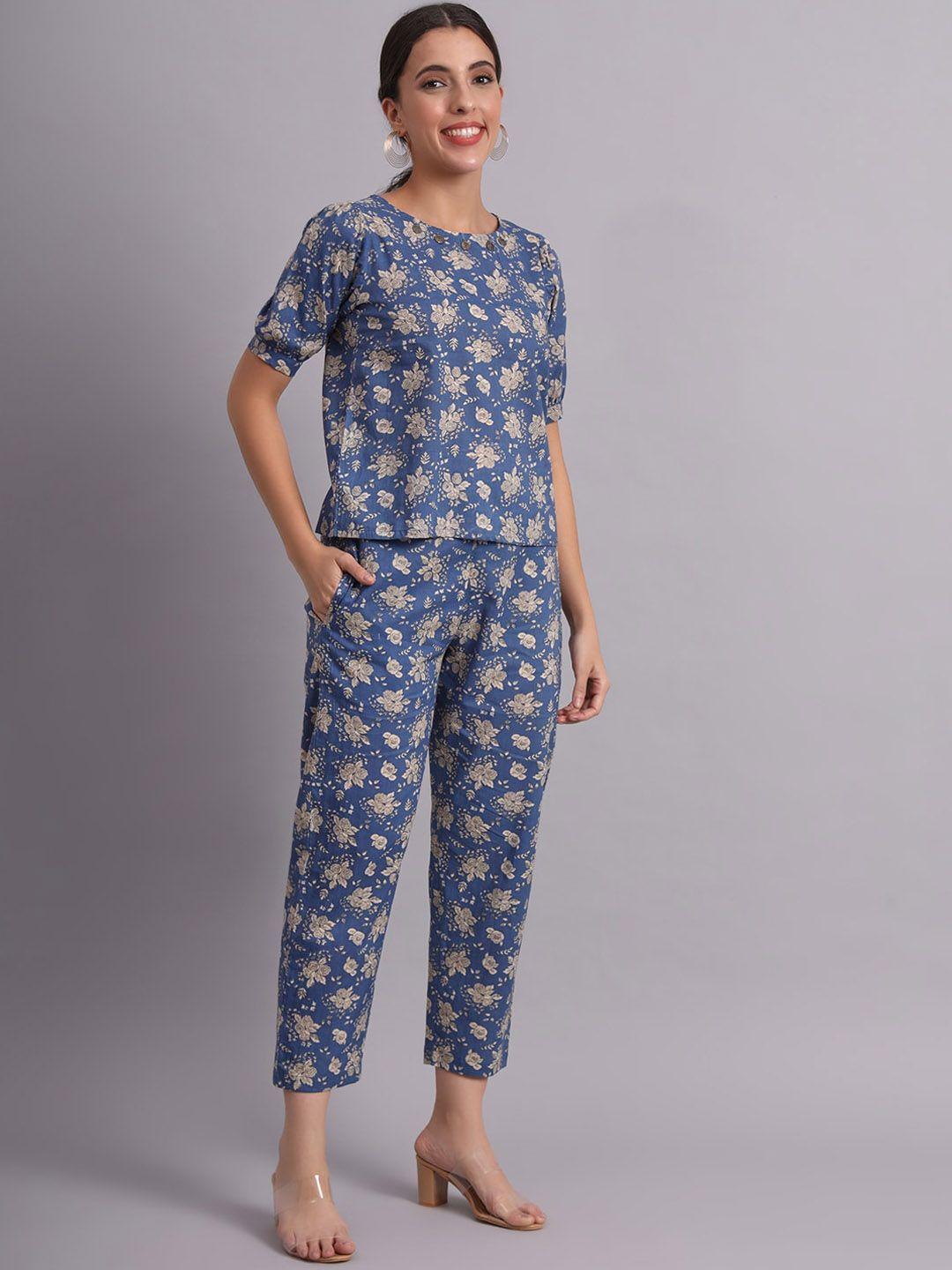 deckedup printed round neck top with trousers