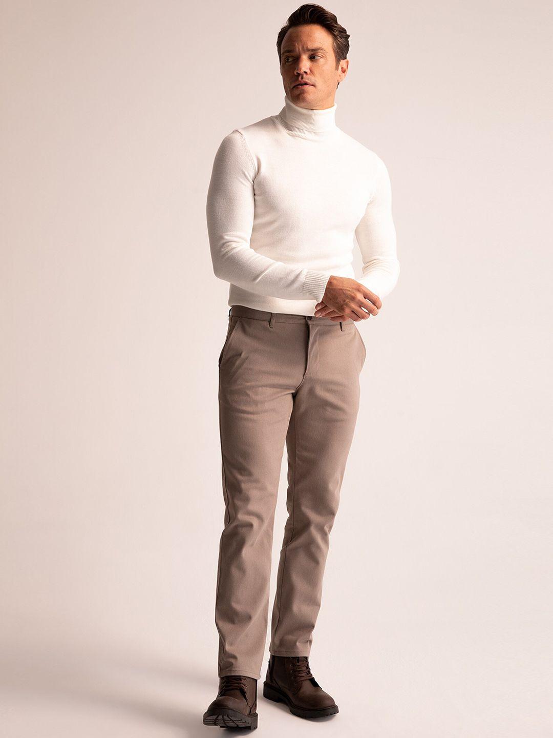 defacto men mid-rise regular fit chinos