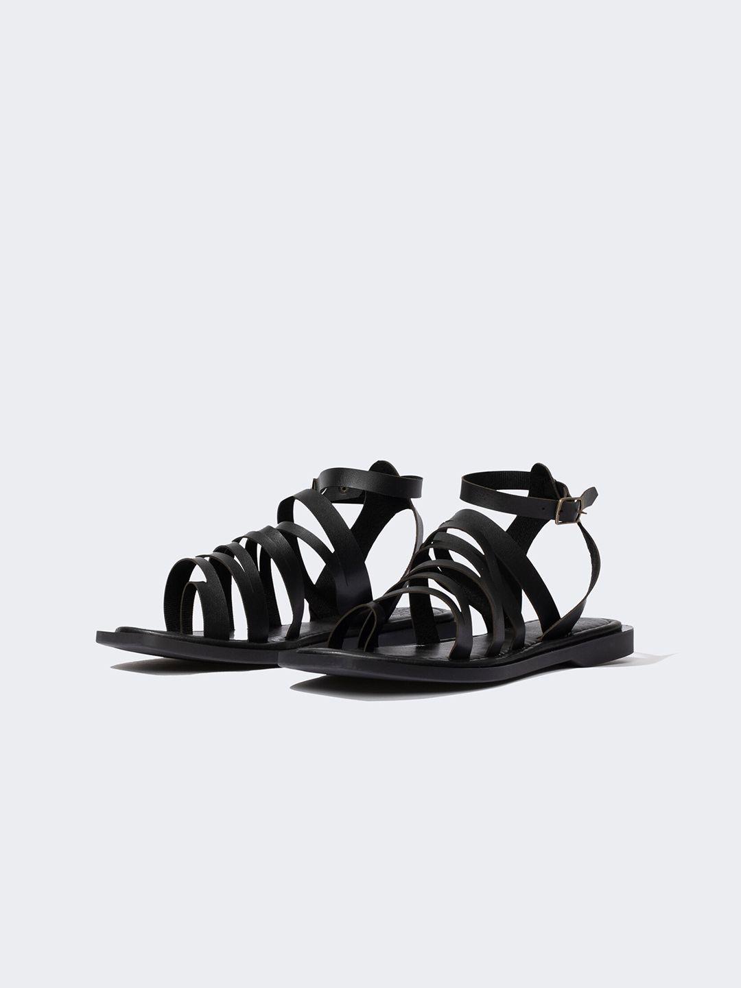 defacto strappy one toe gladiators