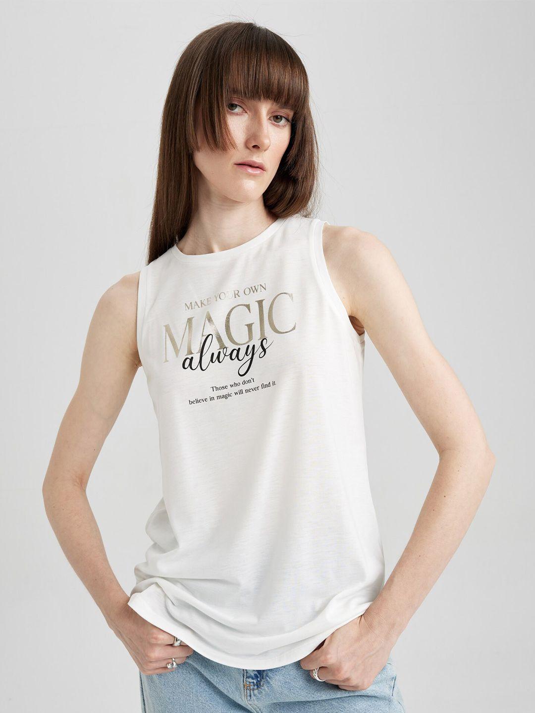 defacto typography printed top