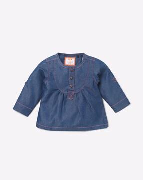 denim top with short-button plackets