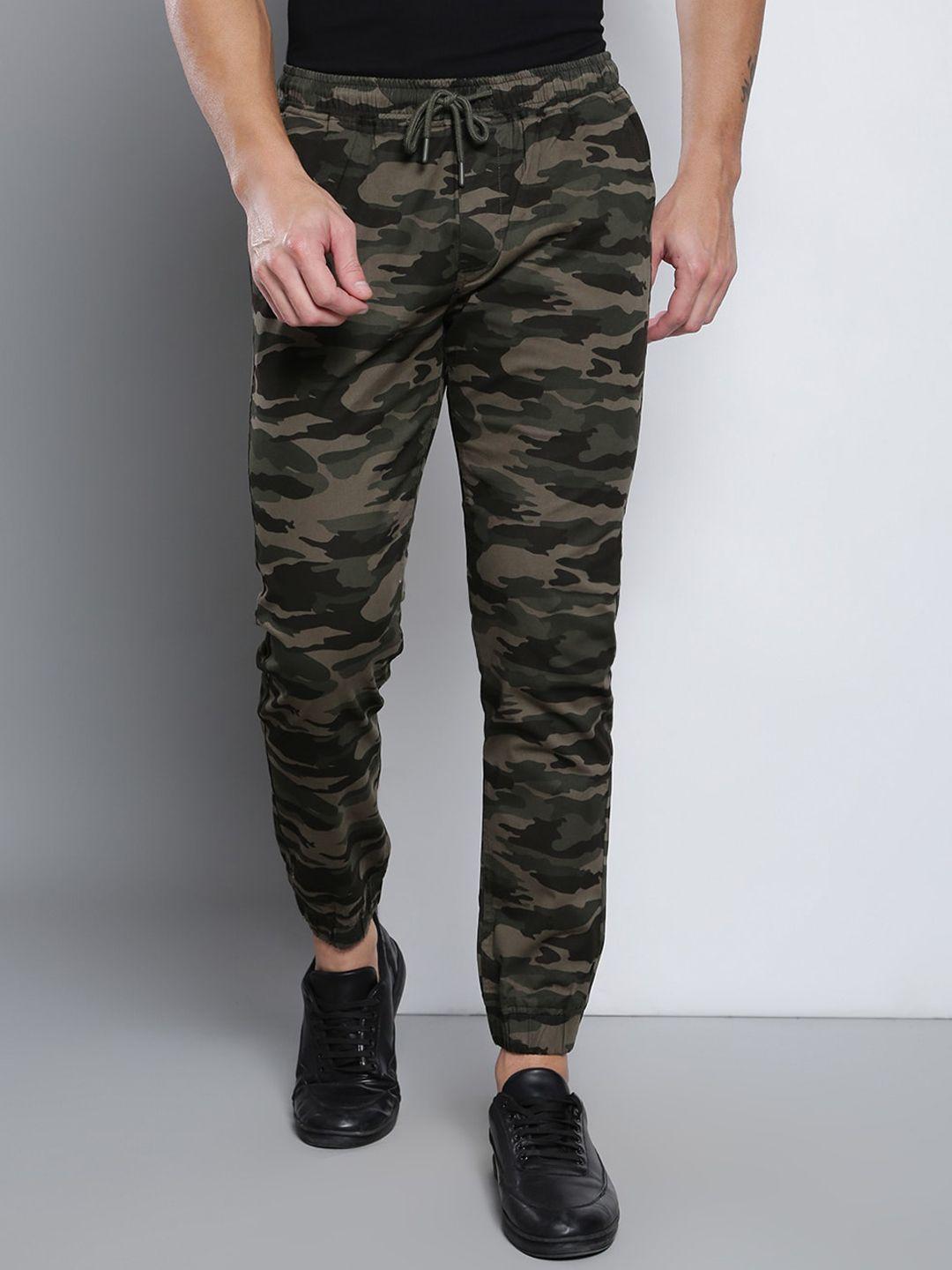 dennis lingo men olive green camouflage printed straight fit cotton joggers trousers