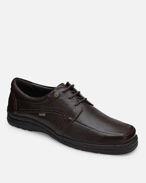 derbys with lace fastening