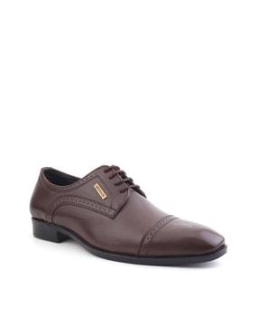 derbys with lace fastening