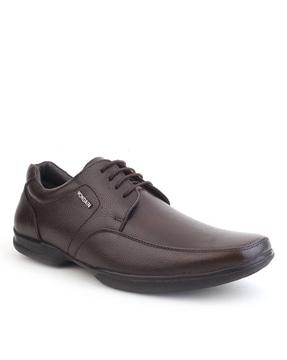 derbys with lace fastening