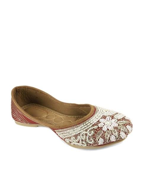 desi colour women's crimson ethnic juttis