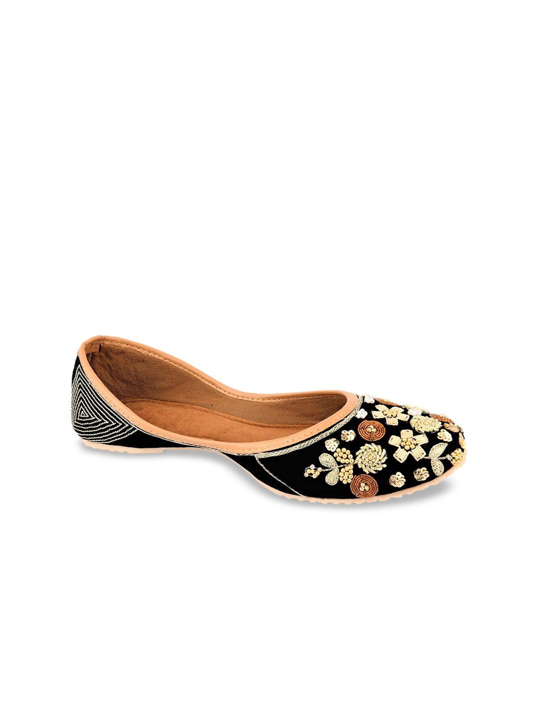 desi colour women black & gold-toned embellished mojaris