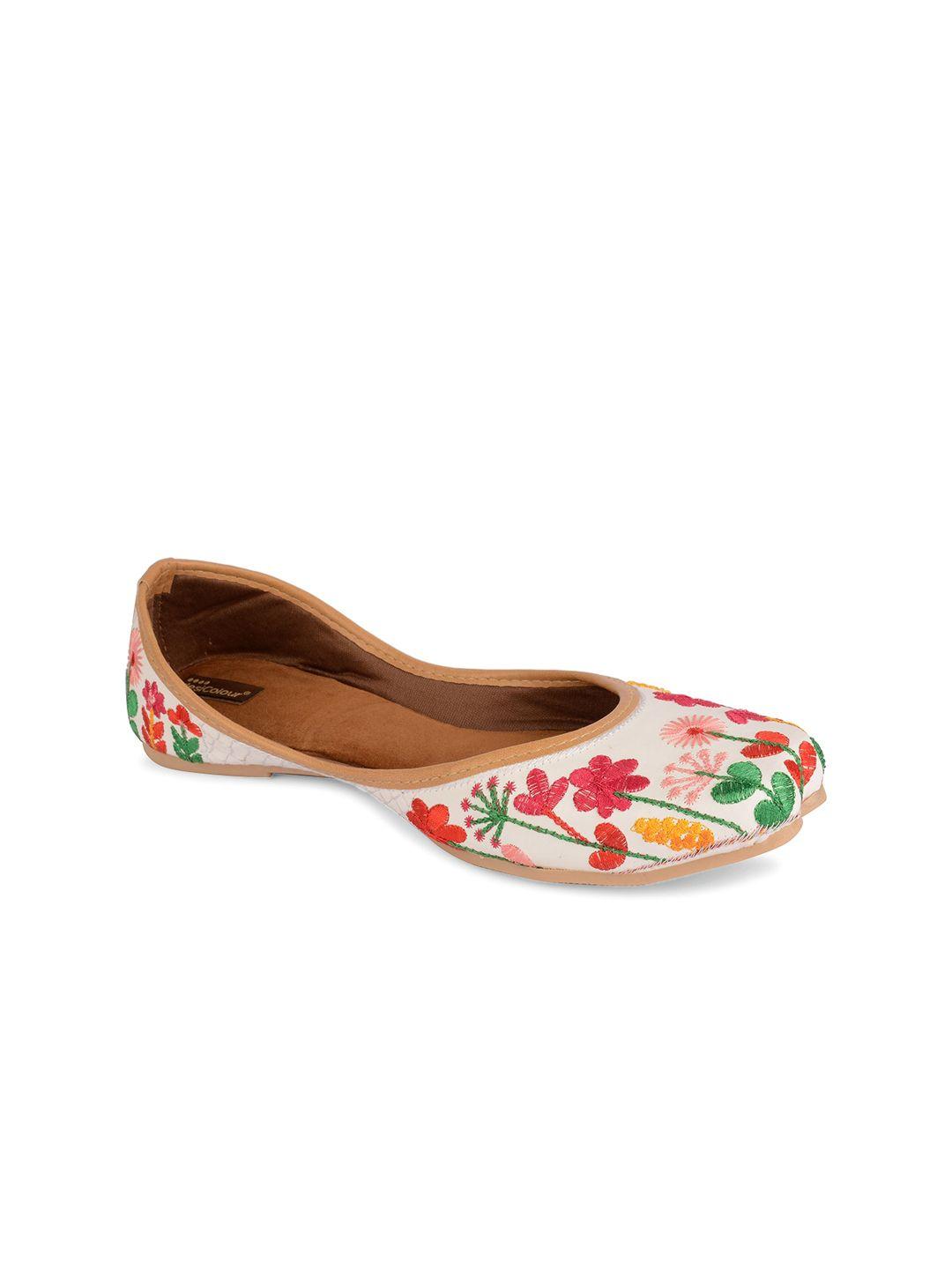 desi colour women ethnic mojaris with embroidered flats