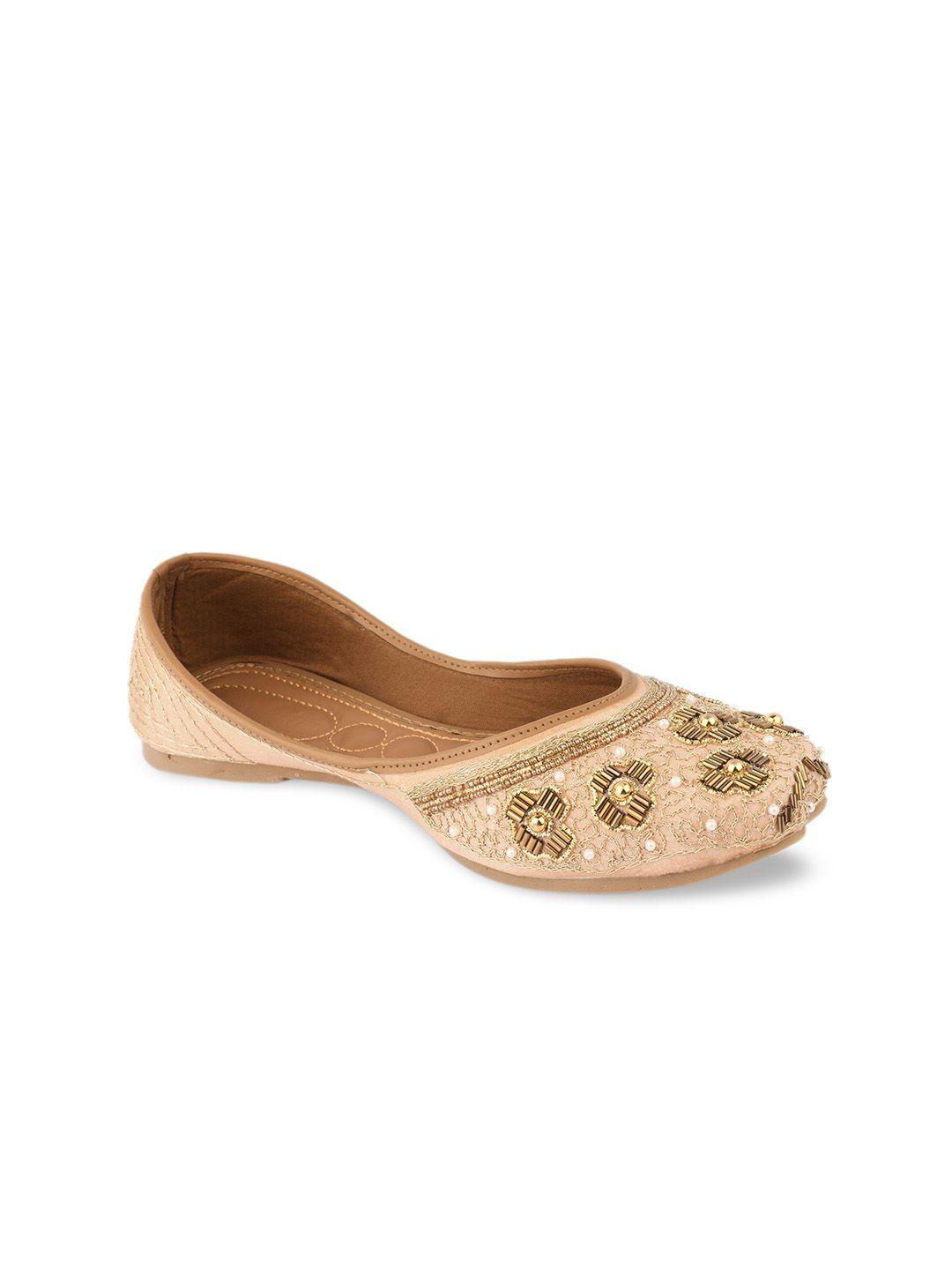 desi colour women peach-coloured & gold-toned embellished ethnic mojaris flats