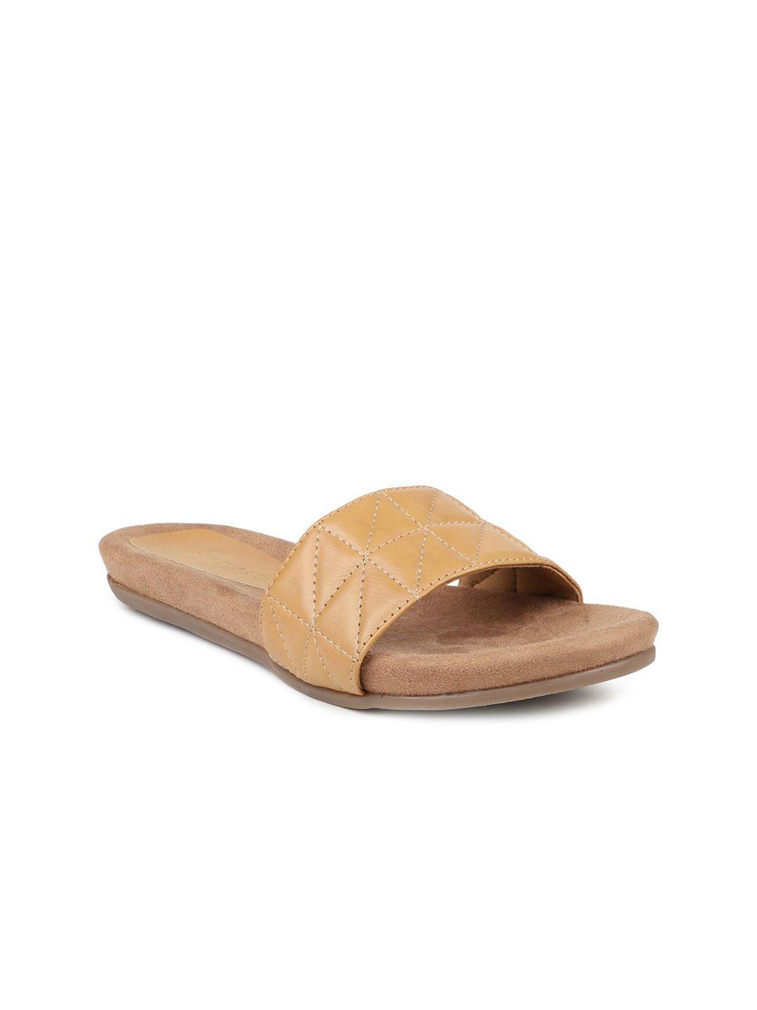 design crew women beige flats