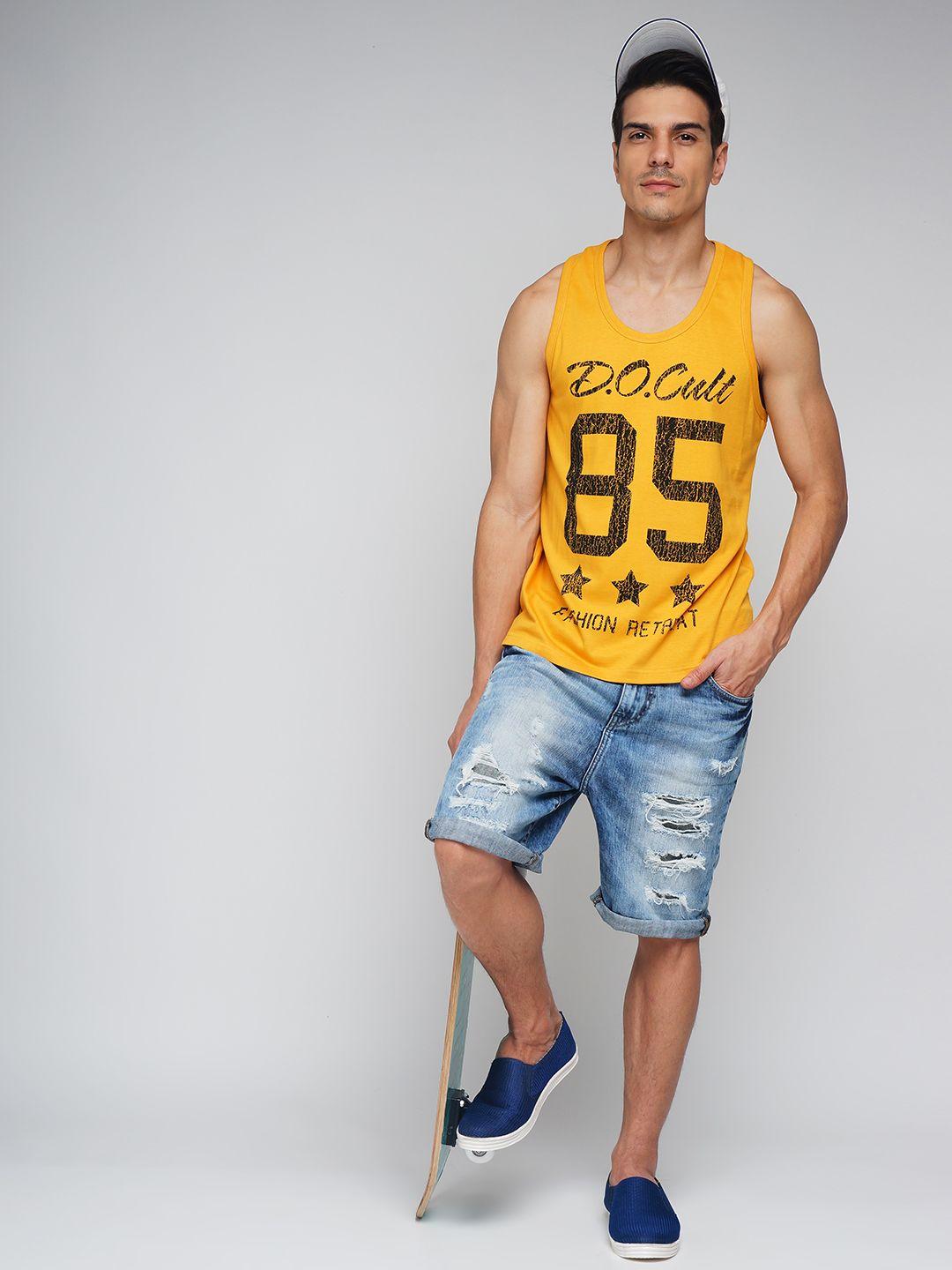 difference of opinion men mustard printed round neck t-shirt