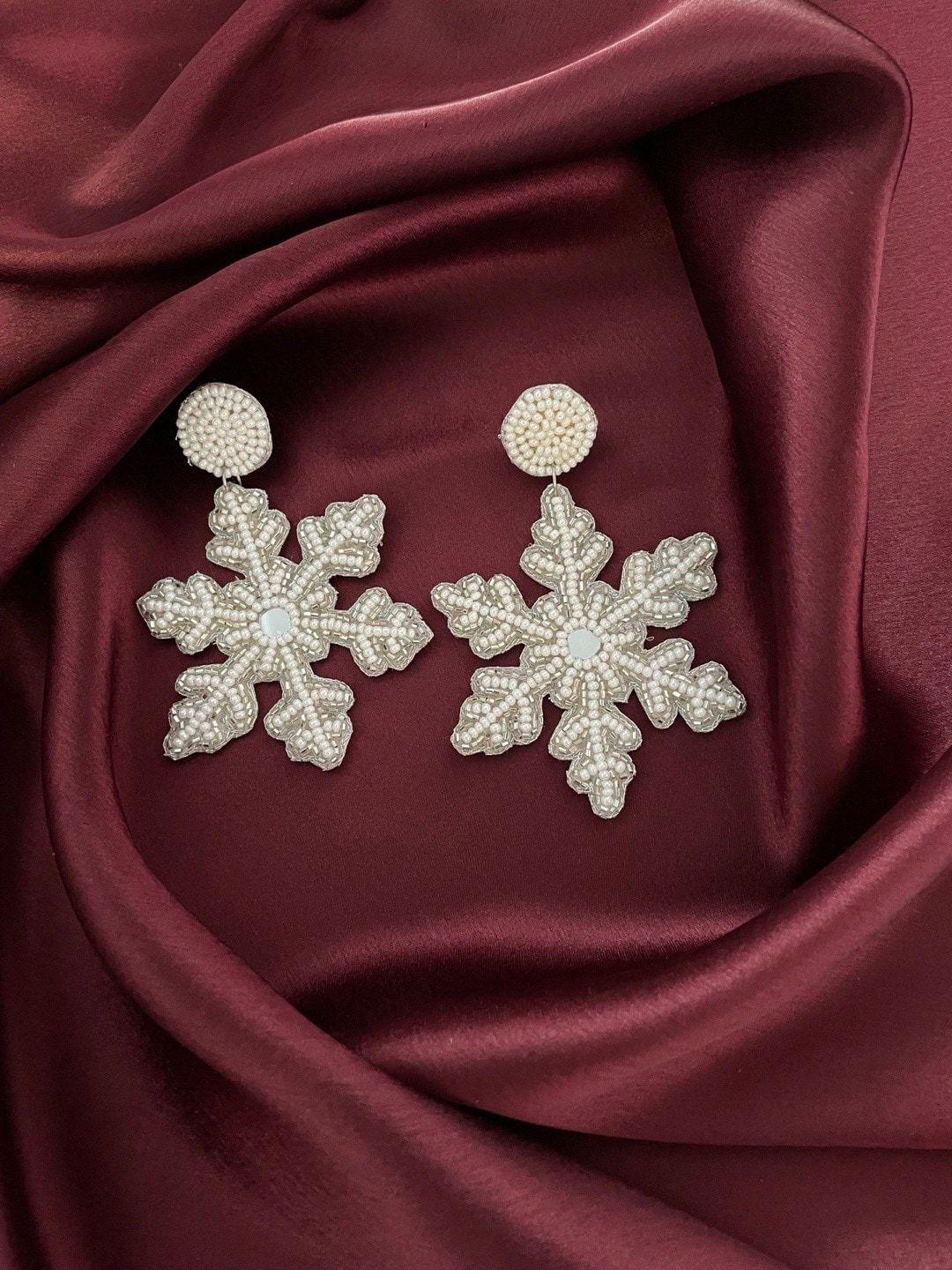 digital dress room cream-coloured star shaped studs earrings
