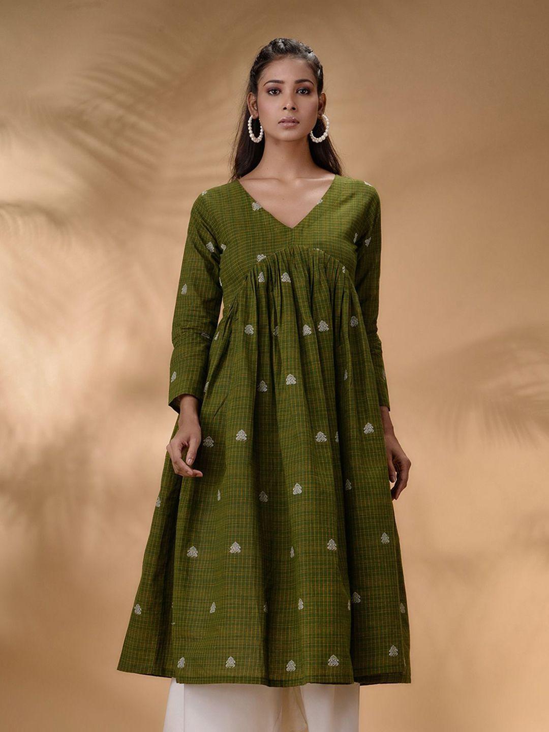 disli women green embroidered thread work anarkali kurta