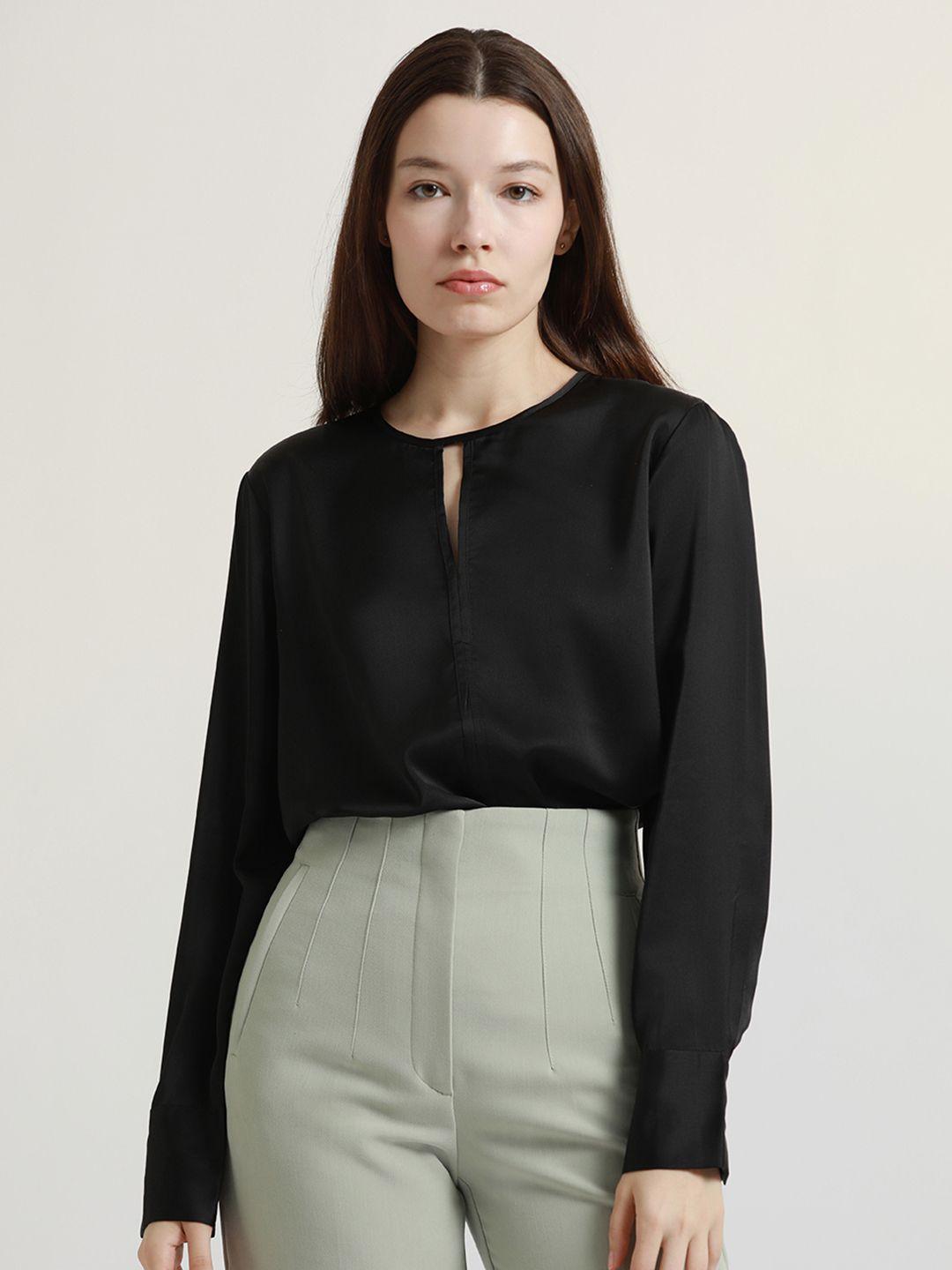 dl woman keyhole neck puff sleeve crepe top